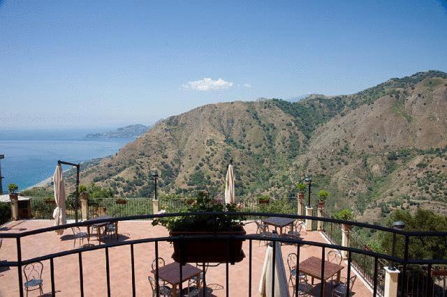 Agostiniana Hotel Santa Teresa Di Riva Exterior foto